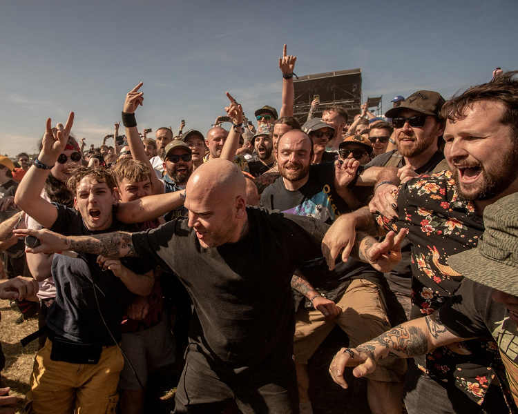 Полиция Лестершира призывает участников рок-фестиваля Download Festival забыть про умные часы